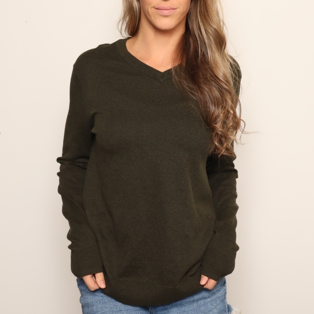 Old Navy Olive Green V-Neck Knit Sweater | Women’s Small | Wardrobe Staple